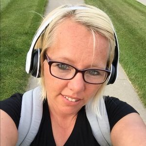 Meet your Posher, Joni